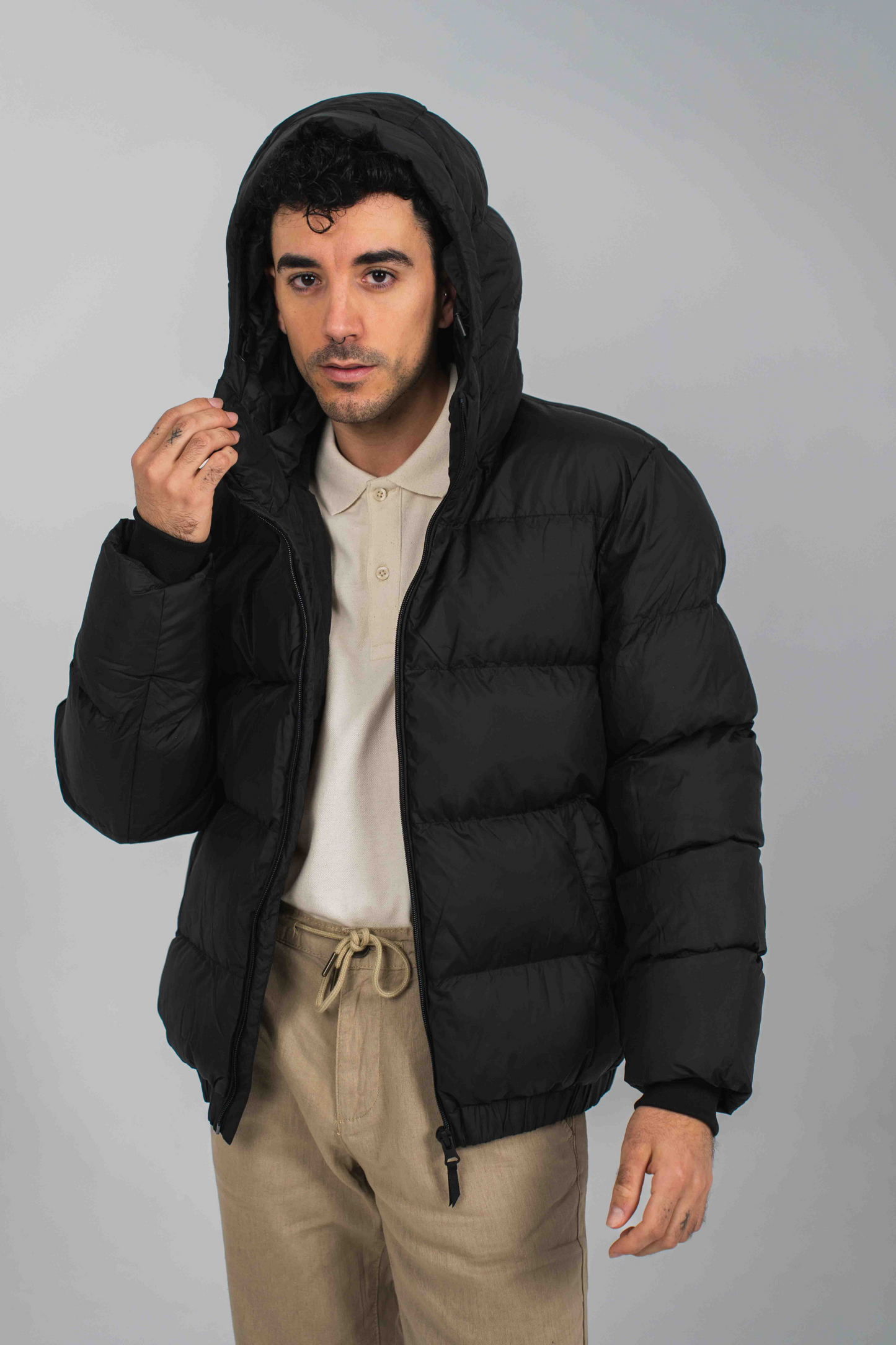 Anorak acolchado reciclado con capucha - Negro