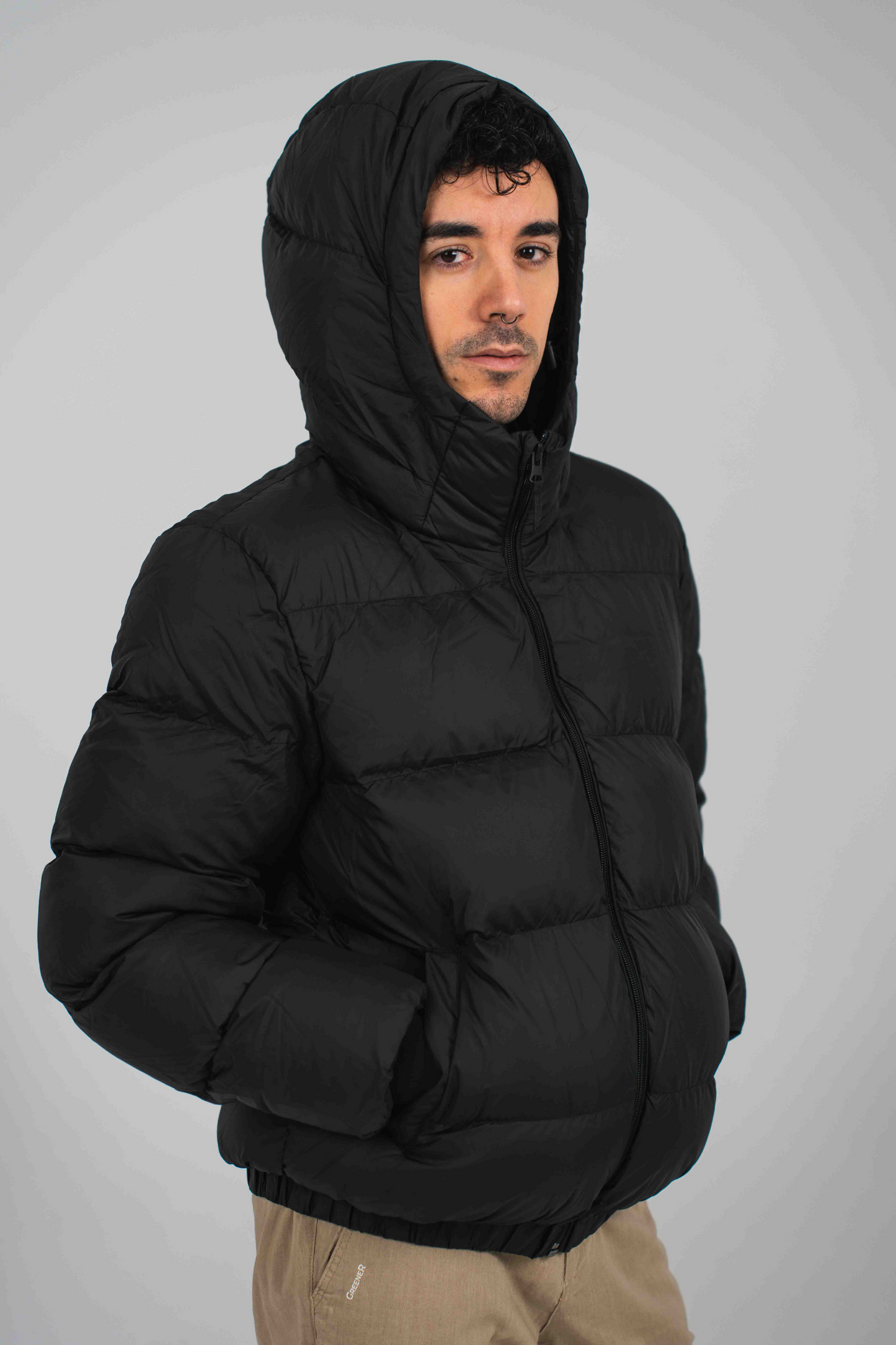 Anorak acolchado reciclado con capucha - Negro
