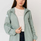 abrigo-cortavientos-poliester-reciclado-azul-Greener-02