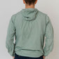 abrigo-cortavientos-poliester-reciclado-azul-Greener-05