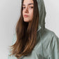 abrigo-cortavientos-poliester-reciclado-azul-Greener-07